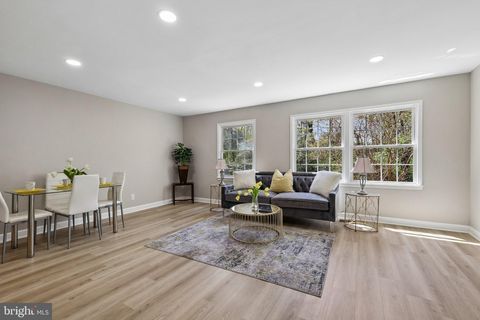 Photo of 6302 Paddington Lane, CENTREVILLE, VA 20120 (MLS # VAFX2302546)