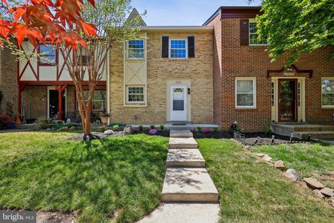 Photo of 6302 Paddington Lane, CENTREVILLE, VA 20120 (MLS # VAFX2302546)