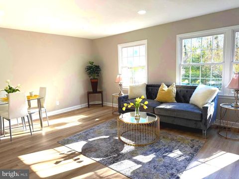 Photo of 6302 Paddington Lane, CENTREVILLE, VA 20120 (MLS # VAFX2302546)