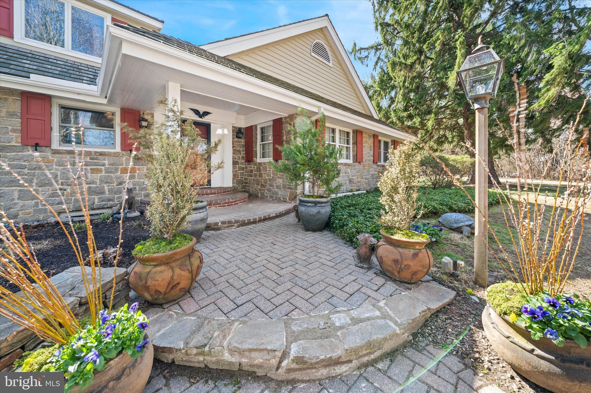 406 HILLSIDE RD.