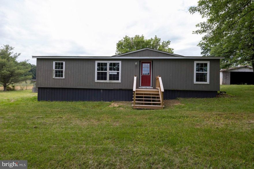 3 Bedroom, 2 Bathroom rental in Edinburg, VA! Move-in ready.

DO NOT ENTER THE PROPERTY OR WALK AROUND THE PROPERTY WITHOUT AN AGENT!!!  NO TRESPASSING!

650 or higher credit score required and income requirement of $4500 per month