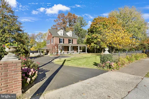 311 W Main Street, Purcellville, VA 20132 - MLS#: VALO2091044