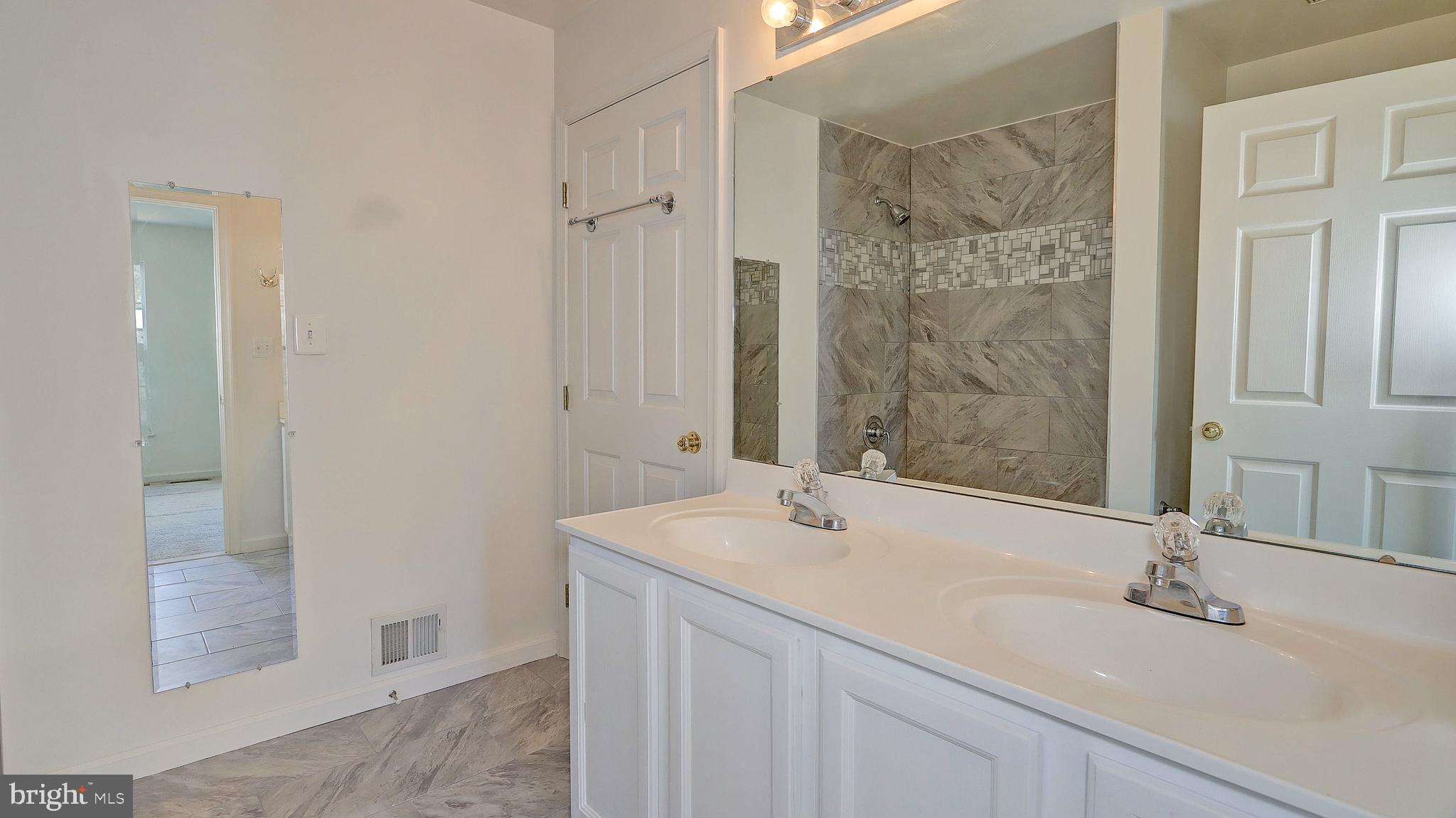 CENTRE RIDGE - Residential Lease