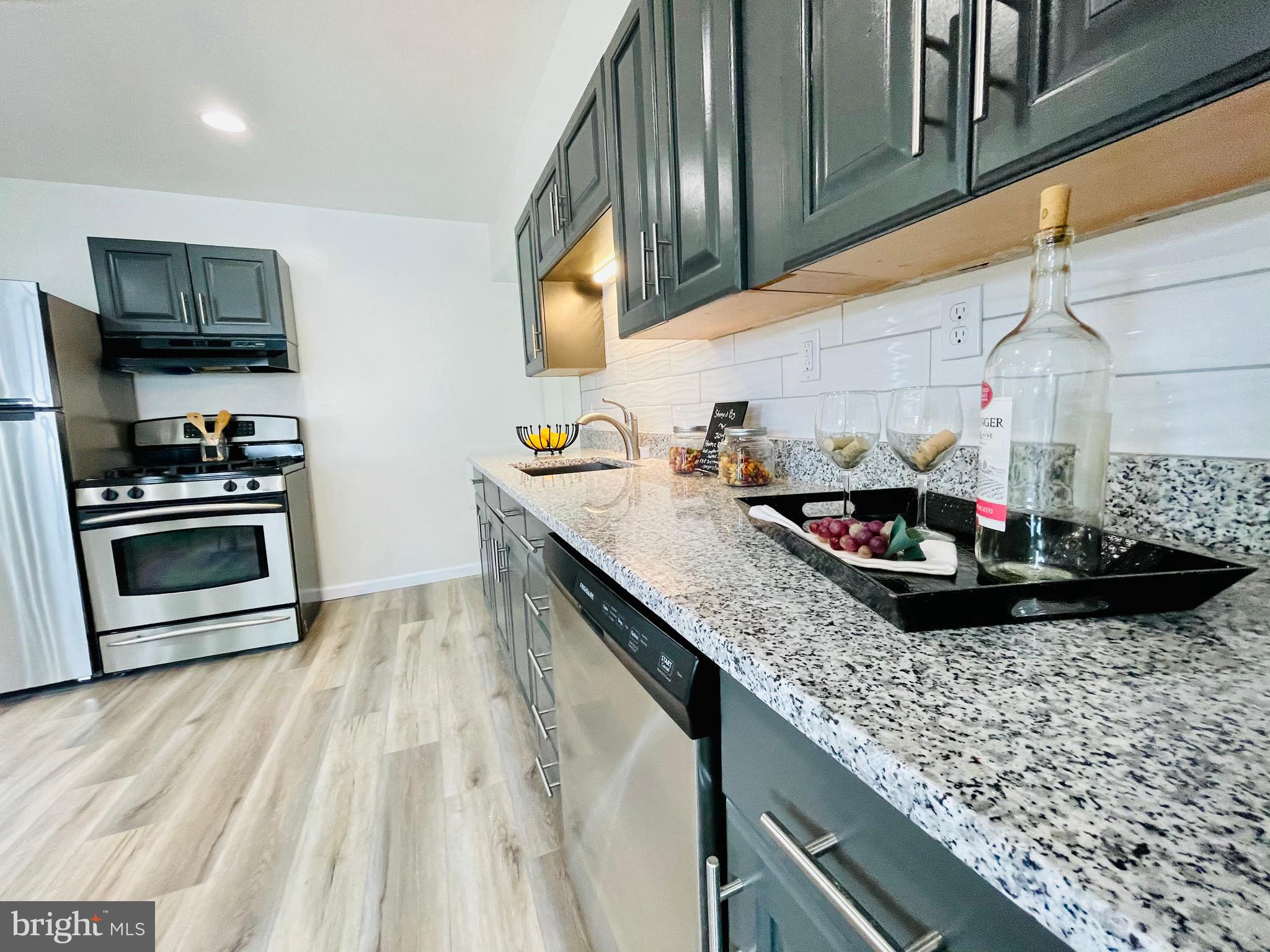 EDGEWATER - Residential