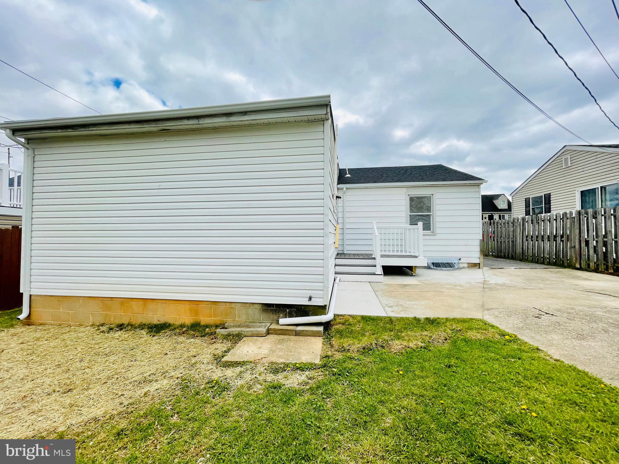 EDGEWATER - Residential