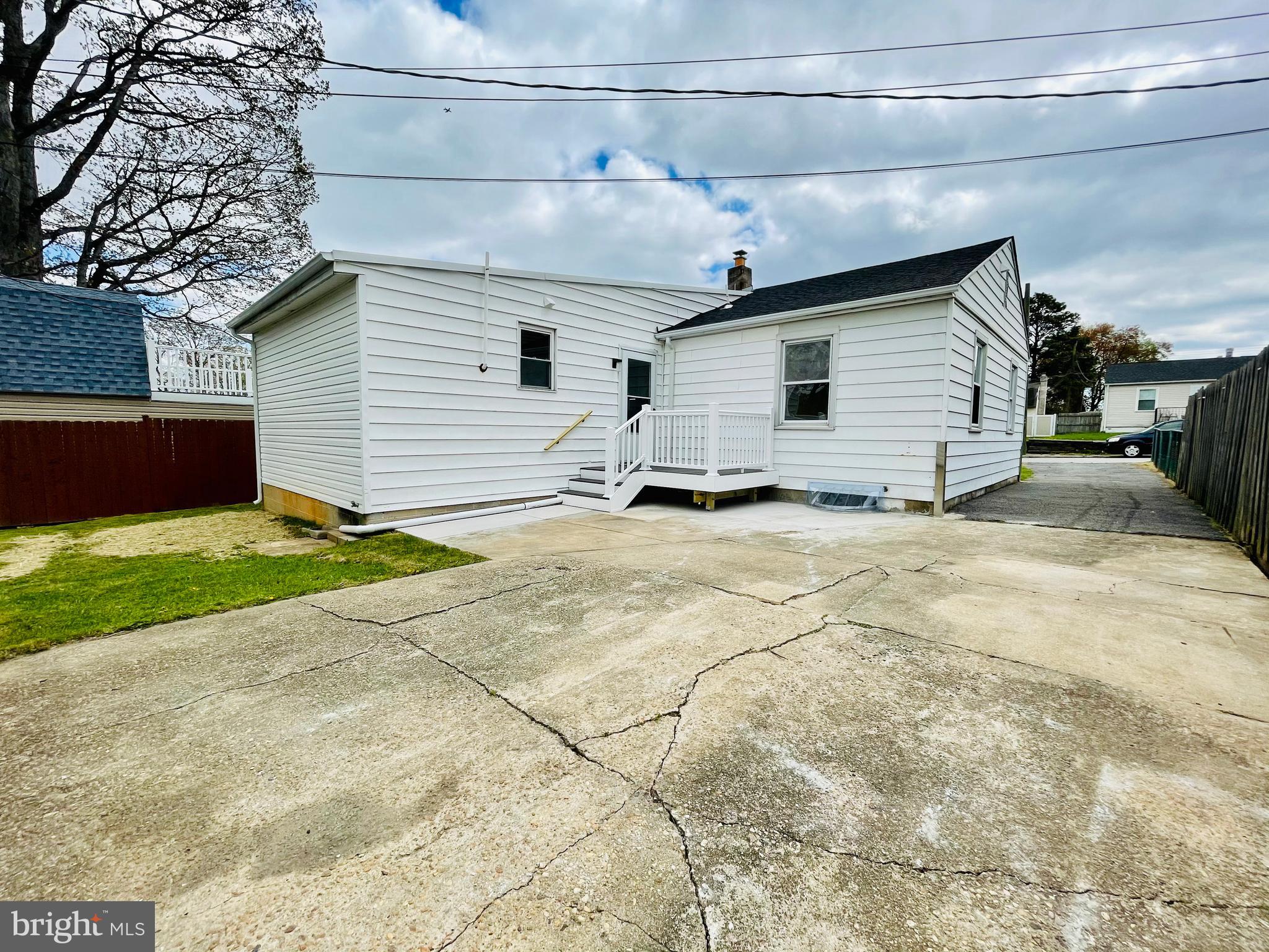 EDGEWATER - Residential