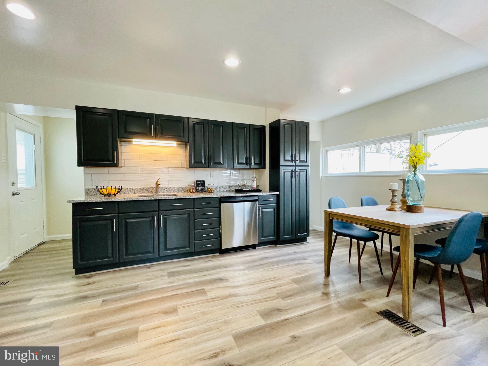 EDGEWATER - Residential