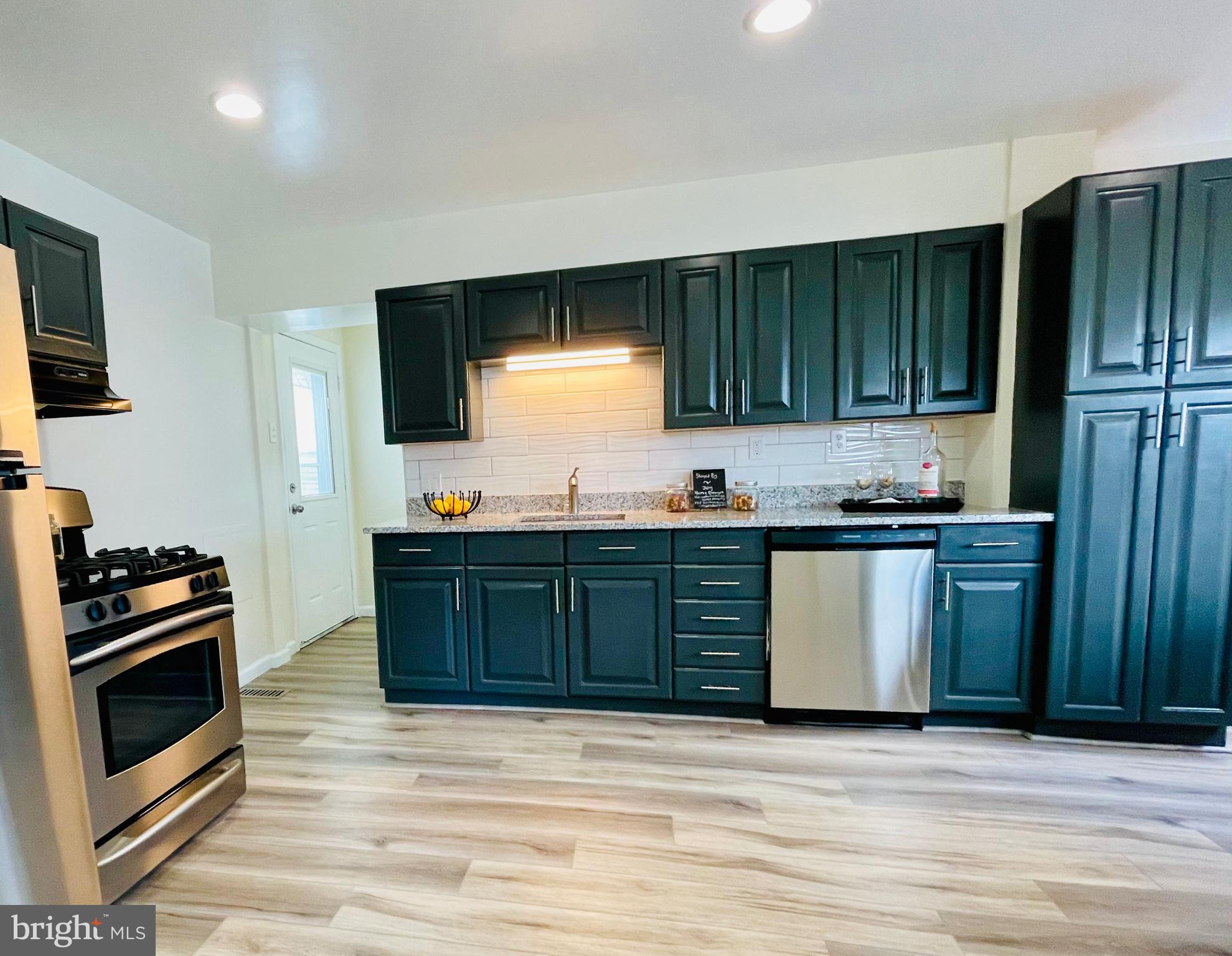 EDGEWATER - Residential