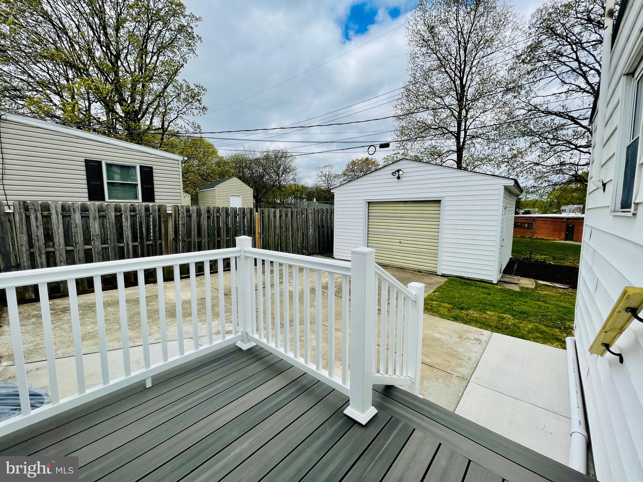 EDGEWATER - Residential