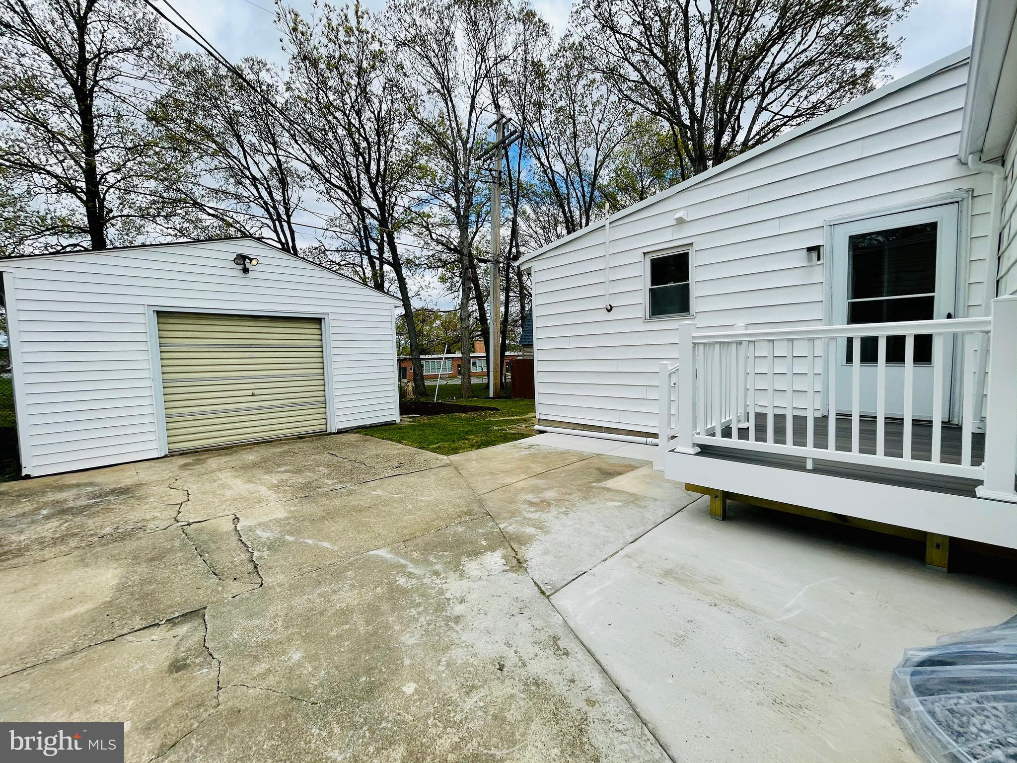 EDGEWATER - Residential