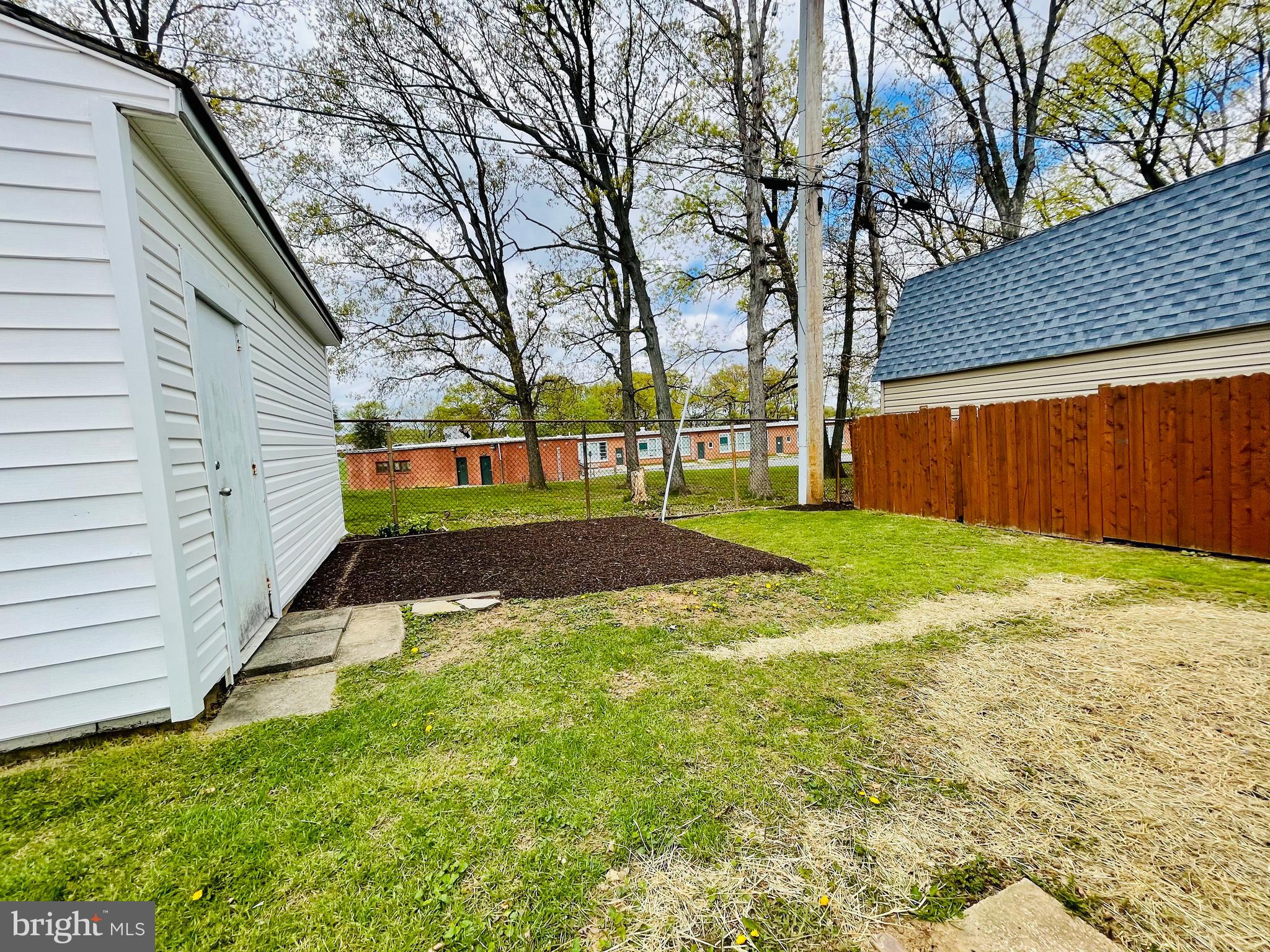 EDGEWATER - Residential