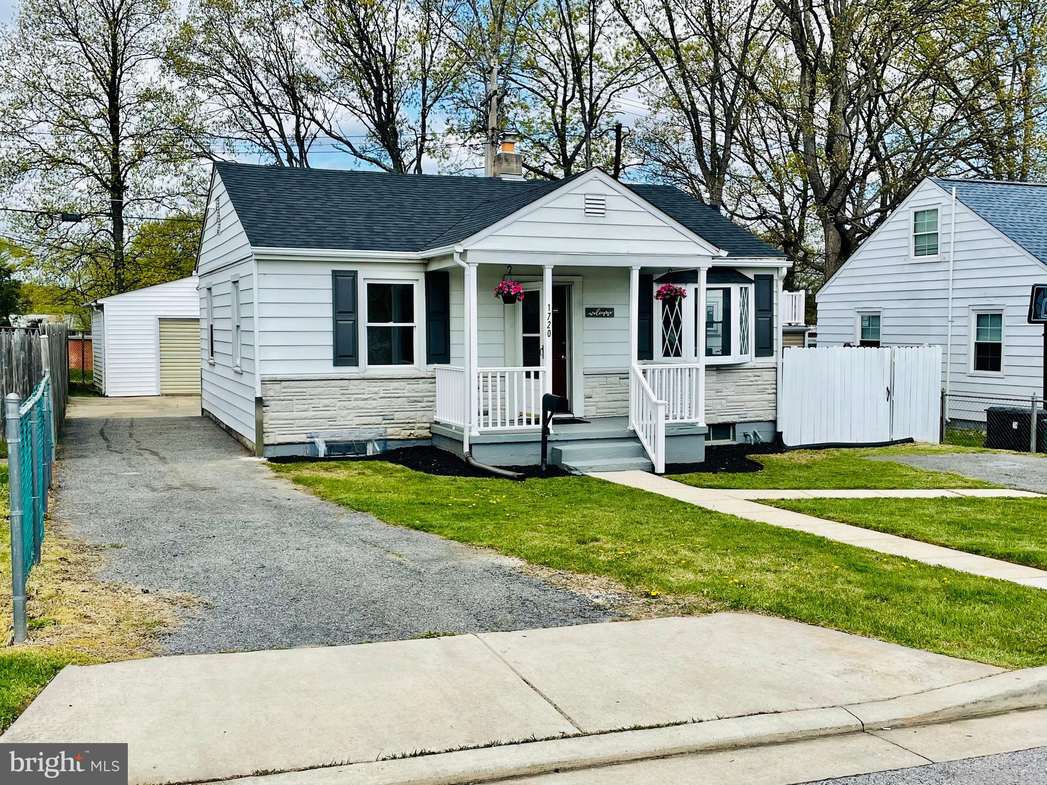 EDGEWATER - Residential