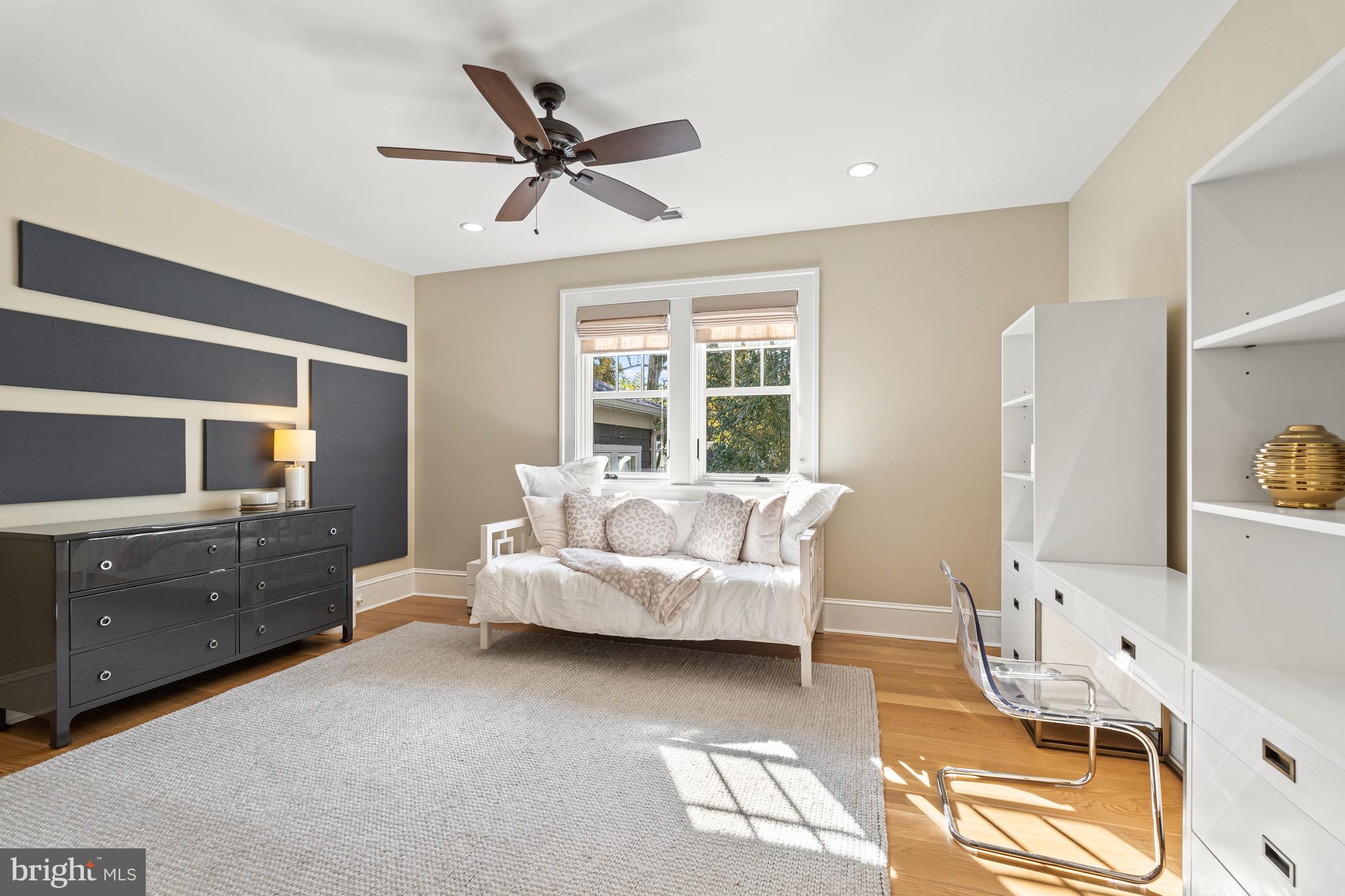 COUNTRY CLUB HILLS - Residential