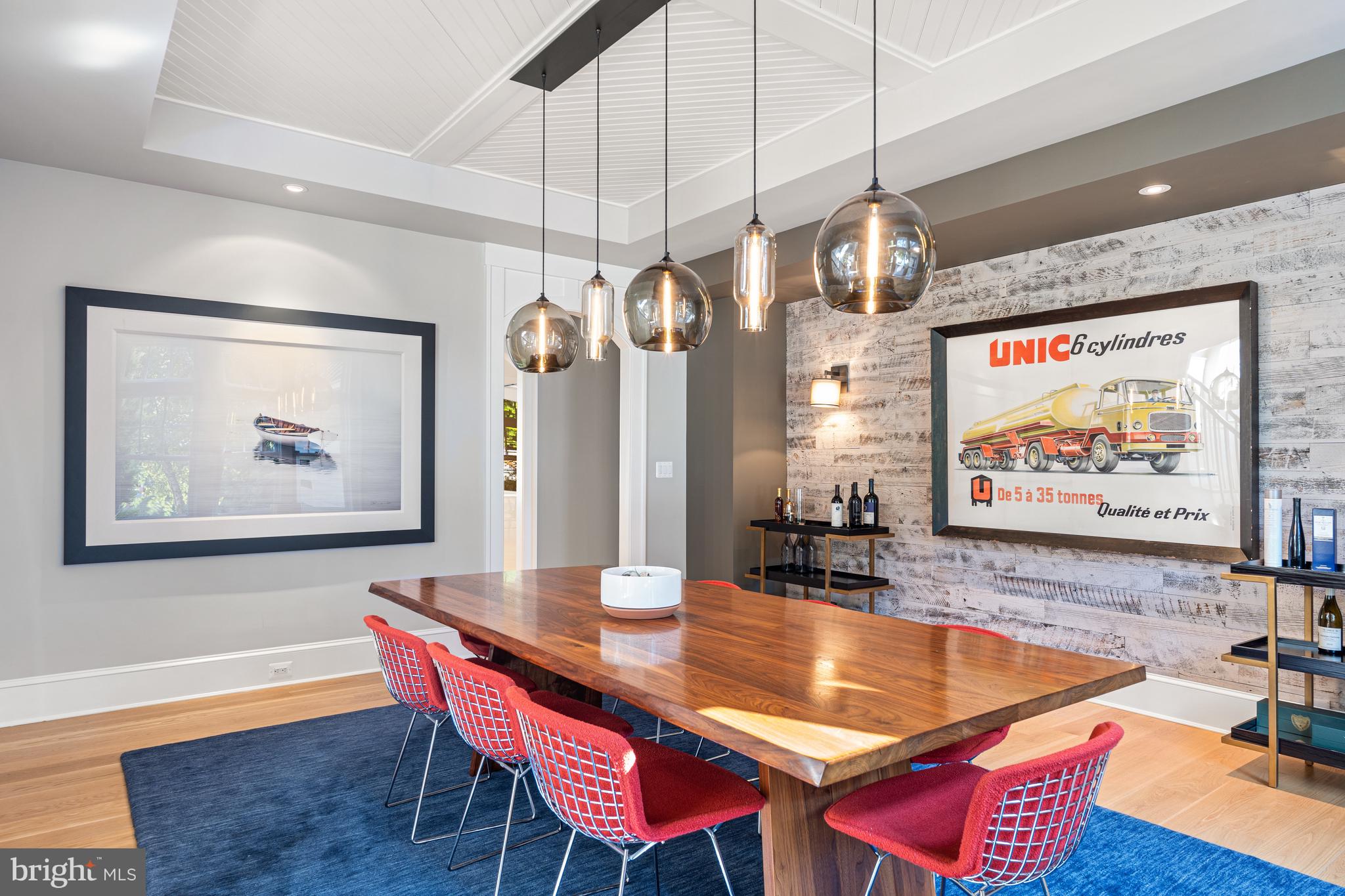 COUNTRY CLUB HILLS - Residential