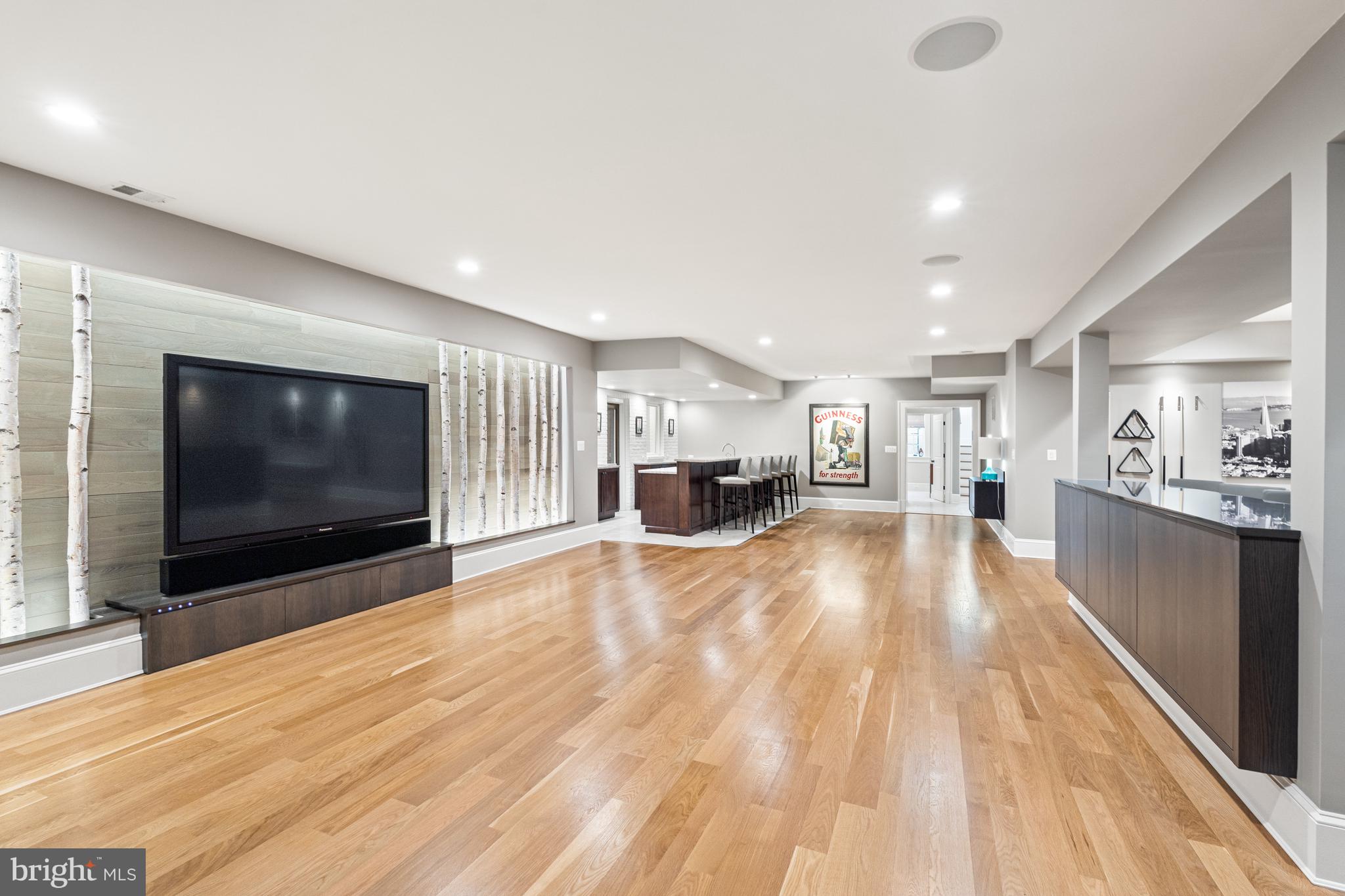 COUNTRY CLUB HILLS - Residential