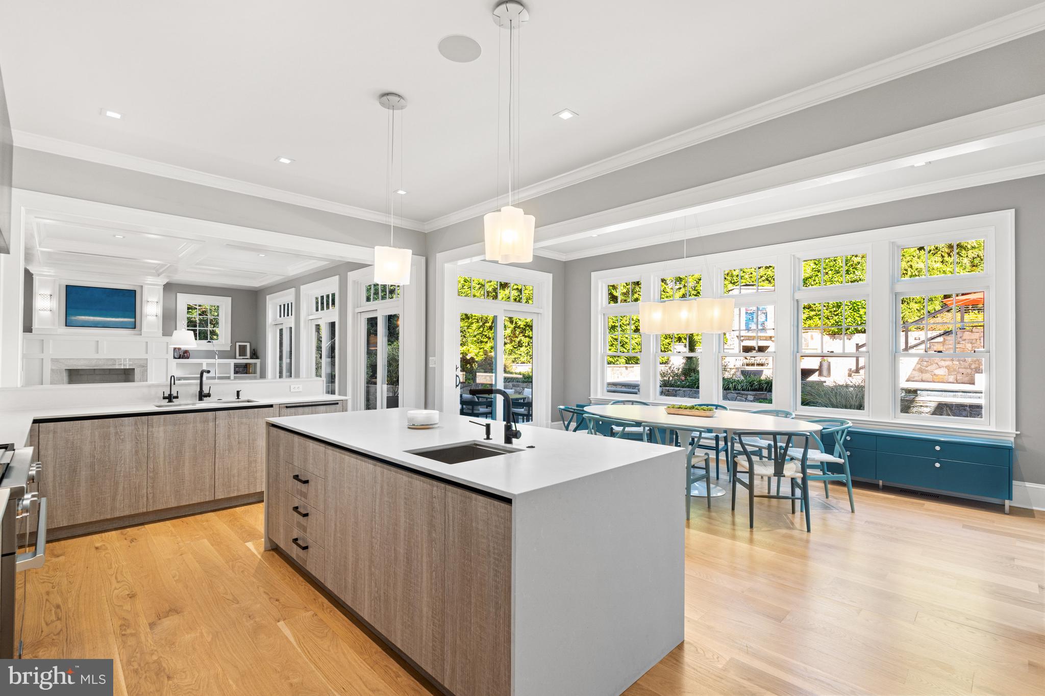 COUNTRY CLUB HILLS - Residential