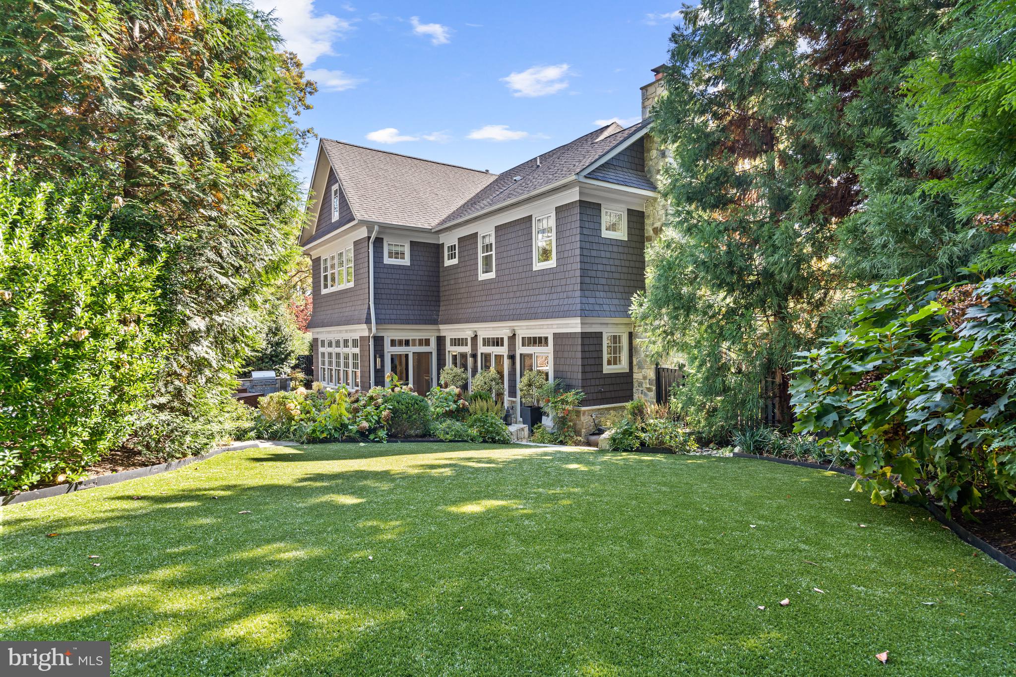 COUNTRY CLUB HILLS - Residential