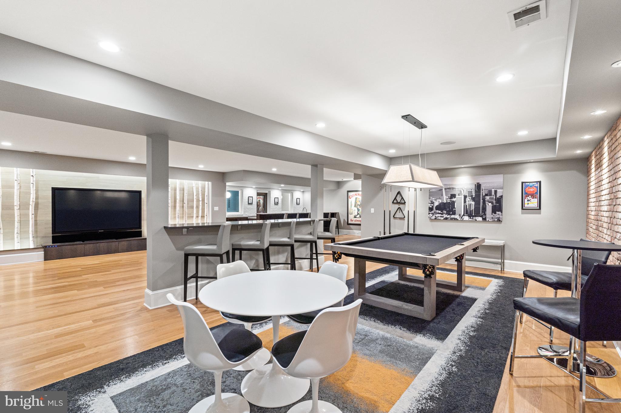 COUNTRY CLUB HILLS - Residential