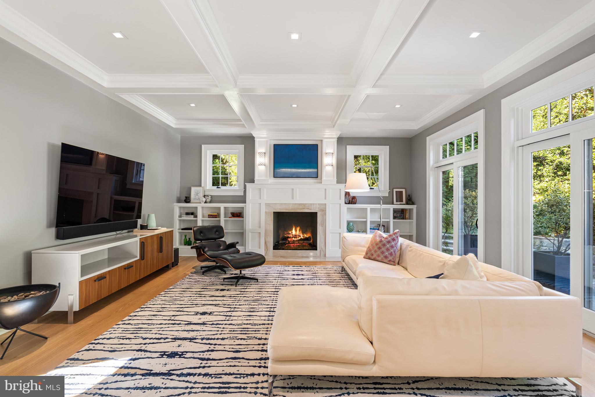 COUNTRY CLUB HILLS - Residential