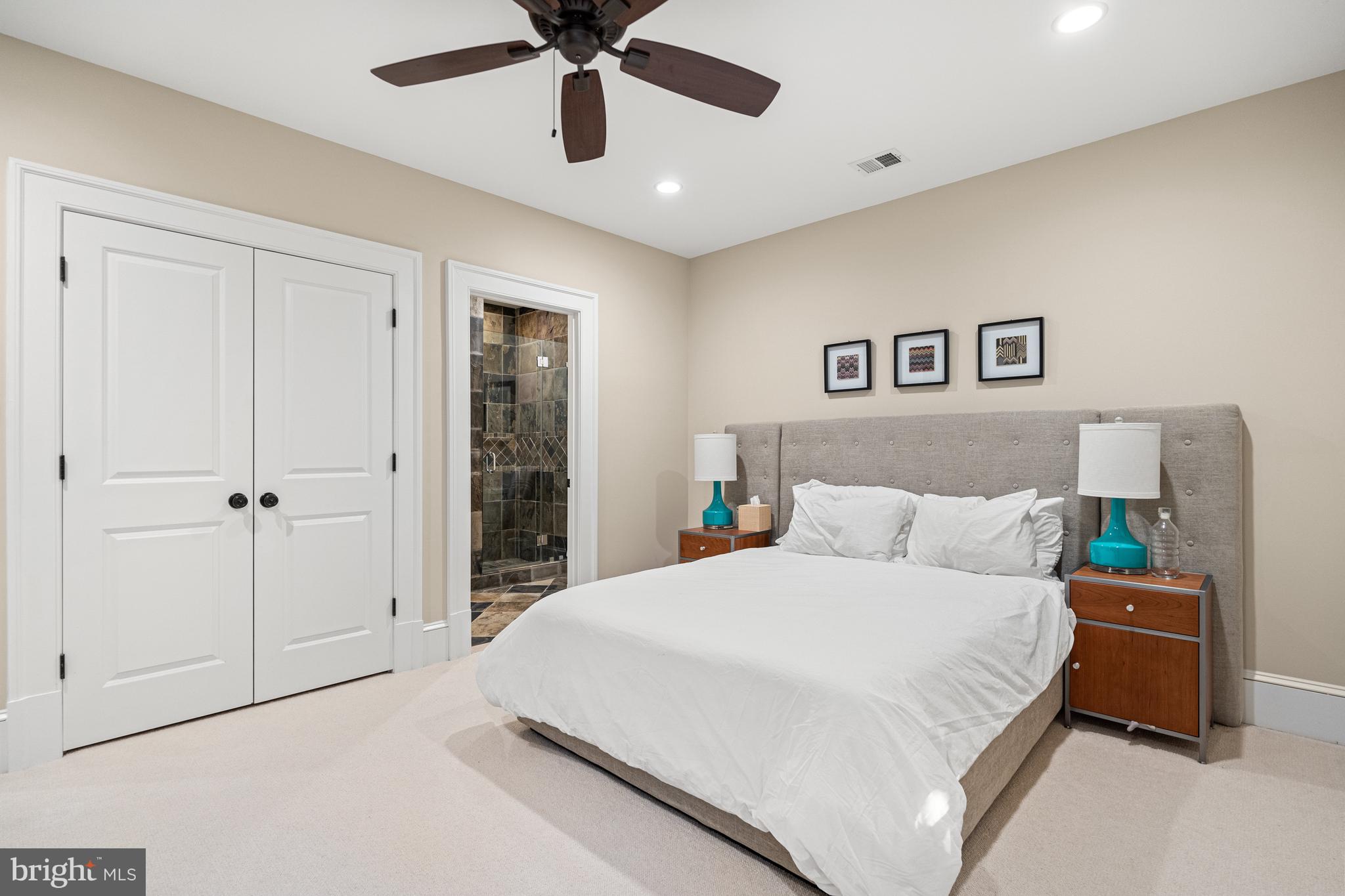 COUNTRY CLUB HILLS - Residential