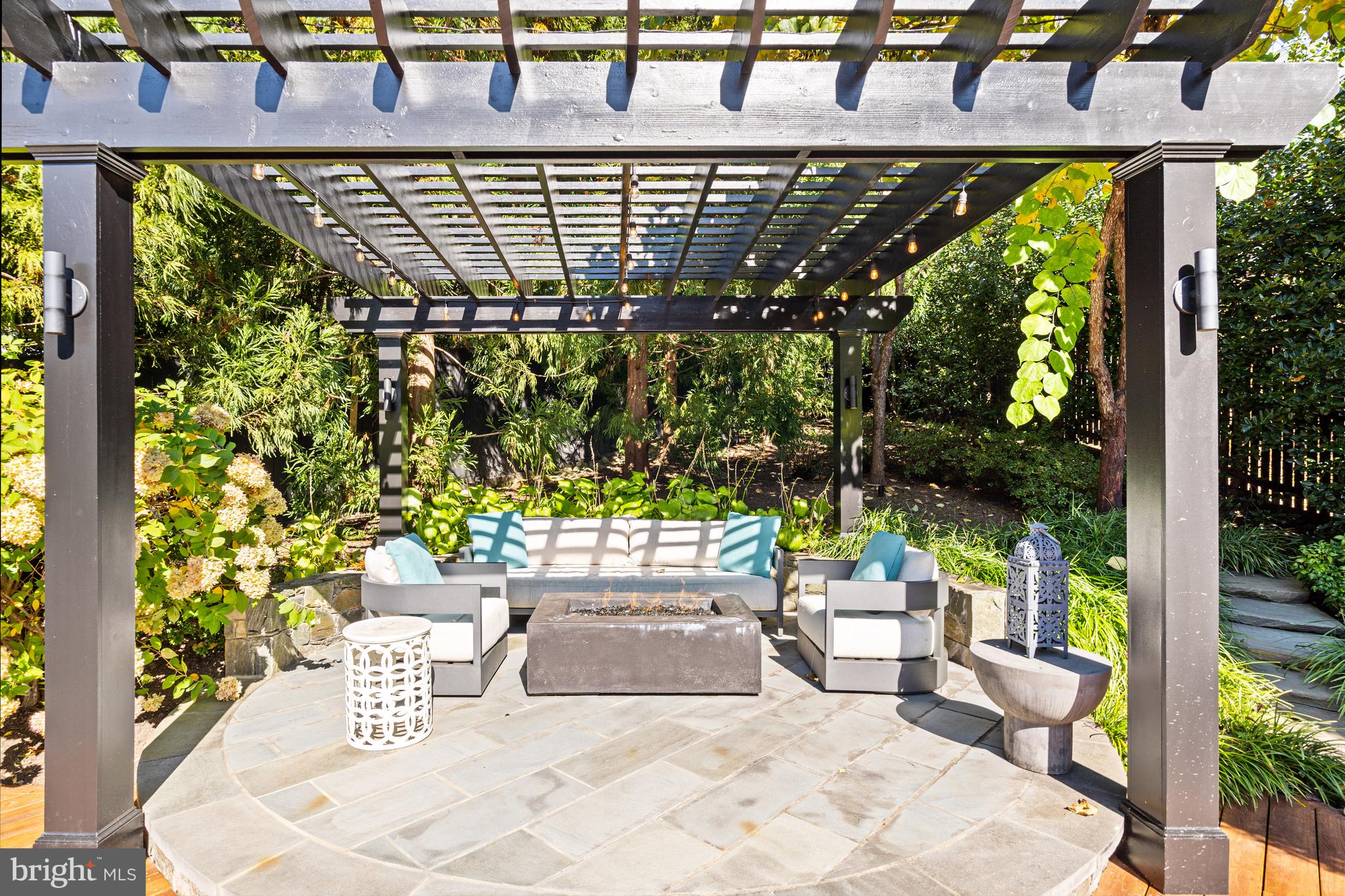 COUNTRY CLUB HILLS - Residential