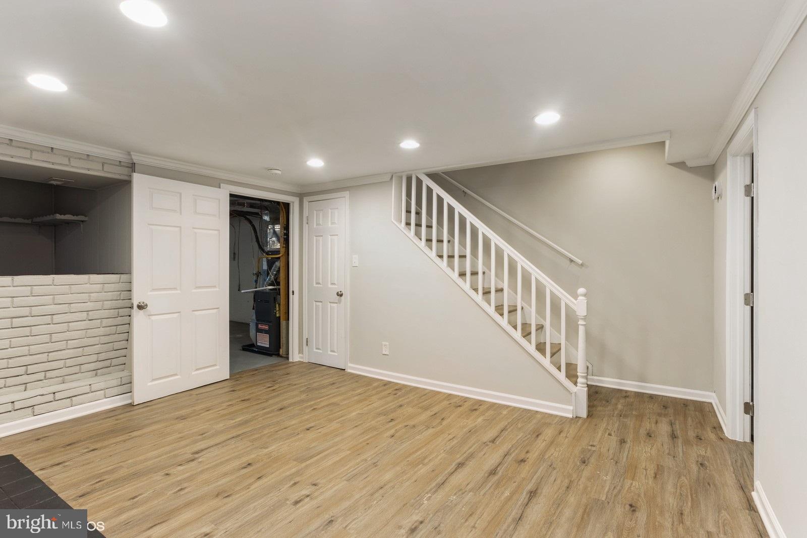 HOLLAND HILL - Residential
