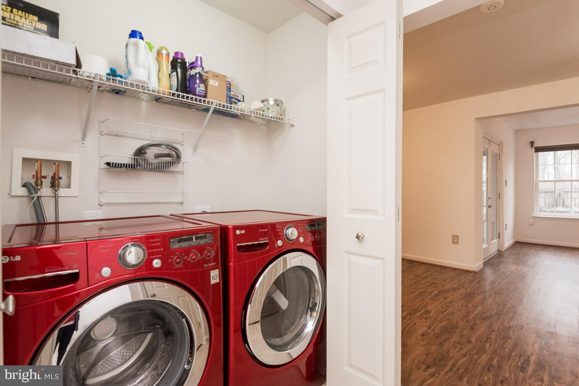 CARRIAGE PINES/LAKE VILL - Residential