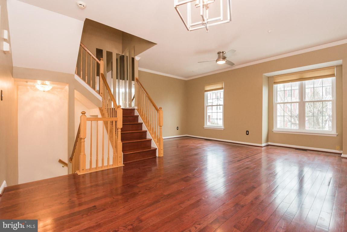 CARRIAGE PINES/LAKE VILL - Residential