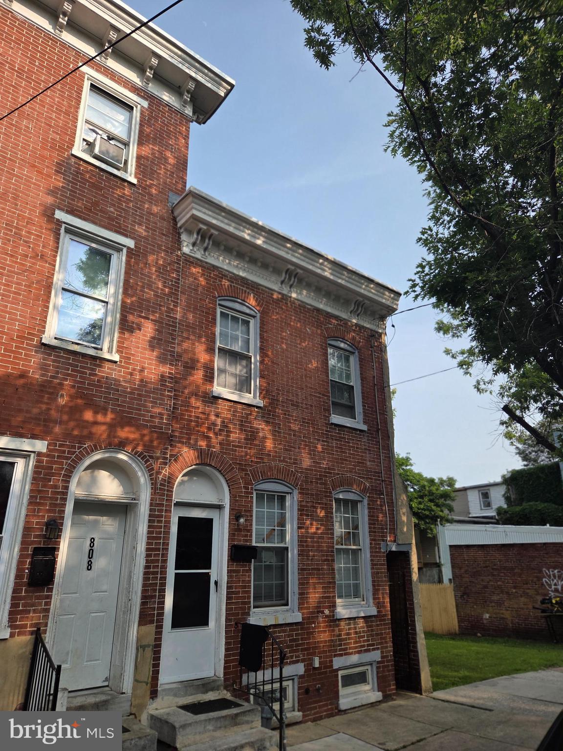 806 N MONROE STREET
