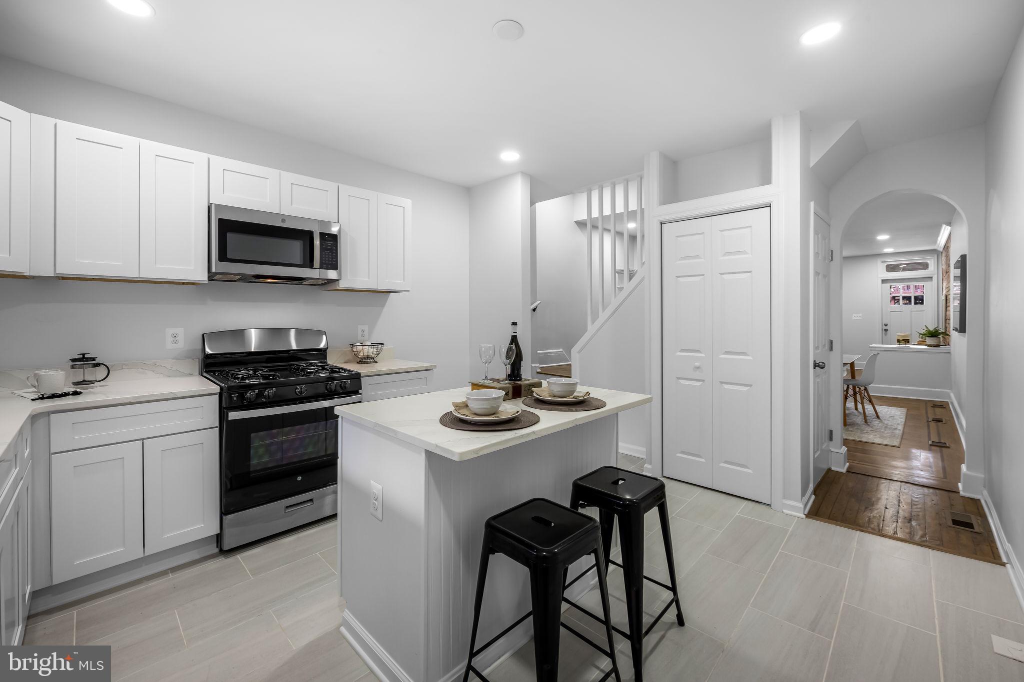 917 W 33RD STREET