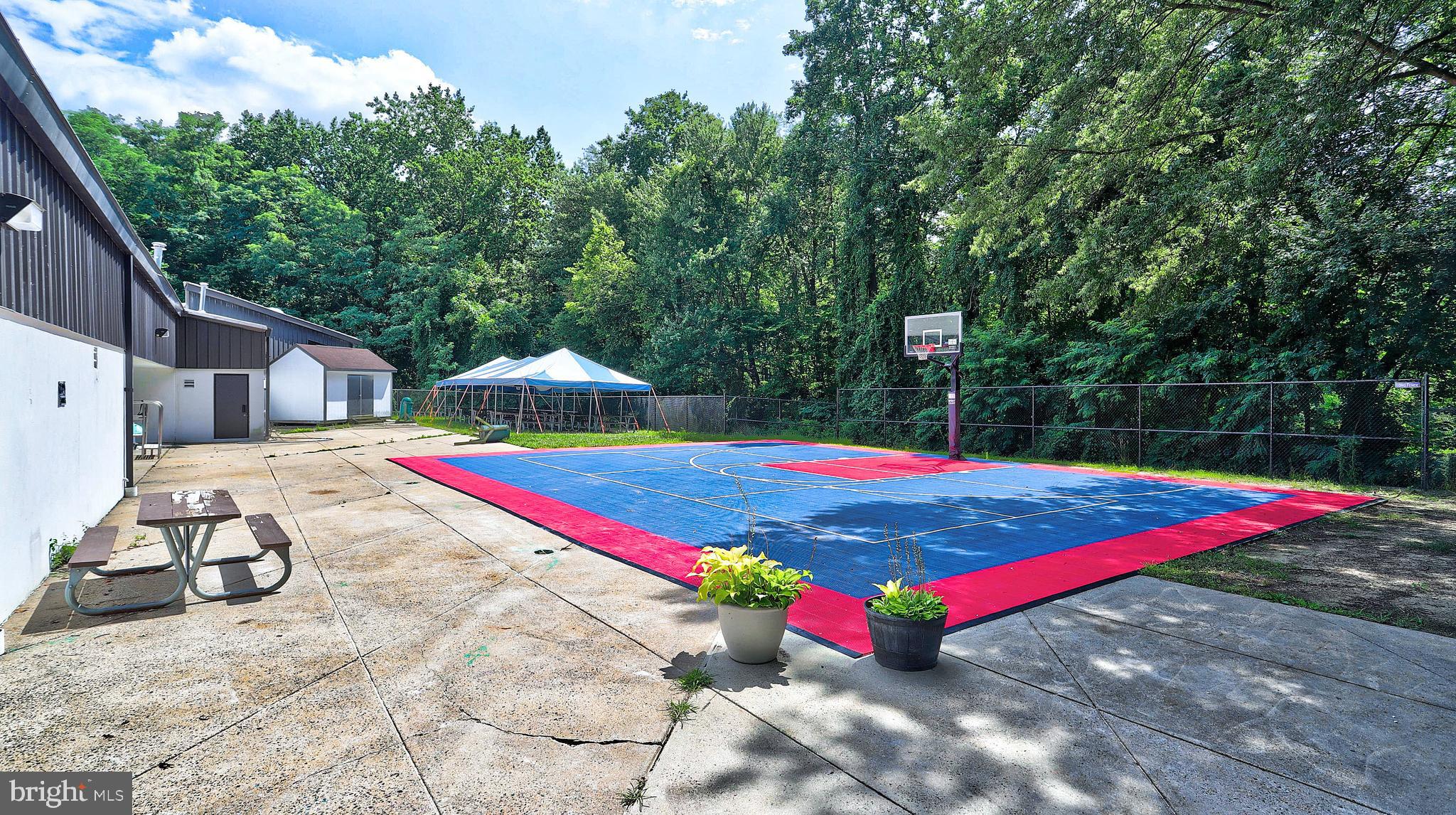 THE COVE - Residential Lease