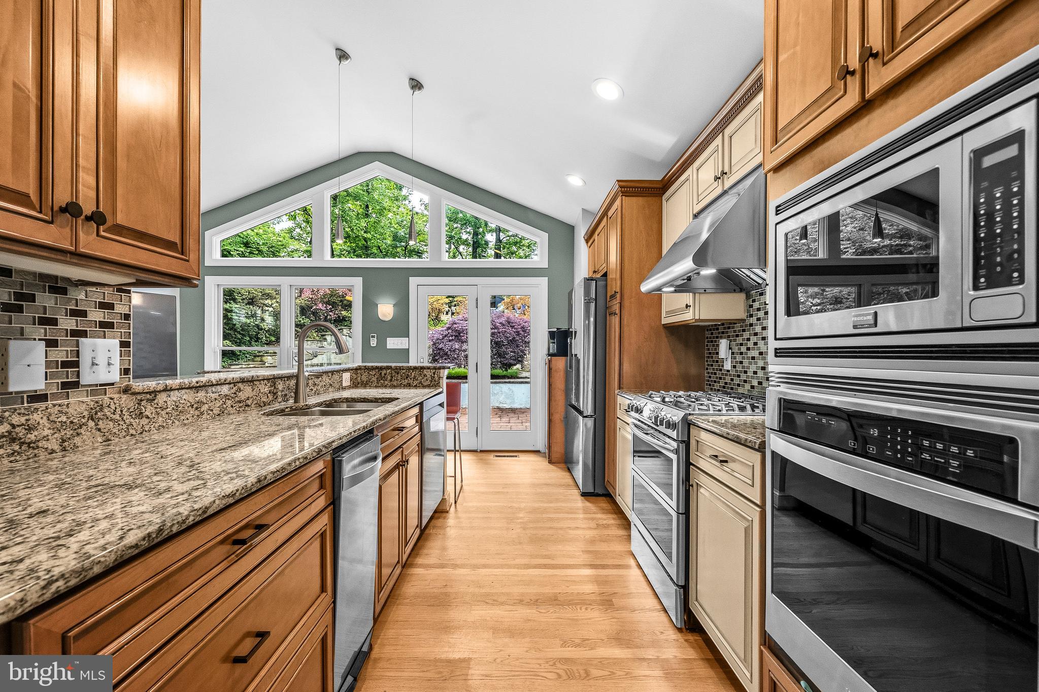 MADISON MANOR - Residential