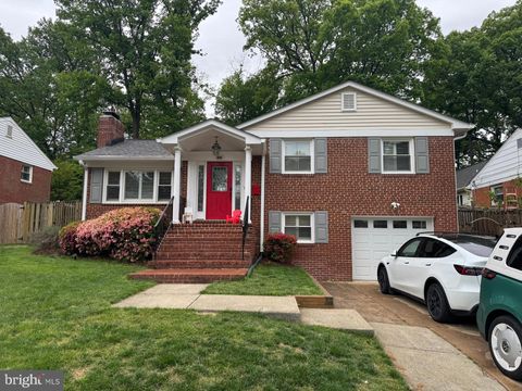Photo of 968 N Rochester Street, ARLINGTON, VA 22205 (MLS # VAAR2072690)
