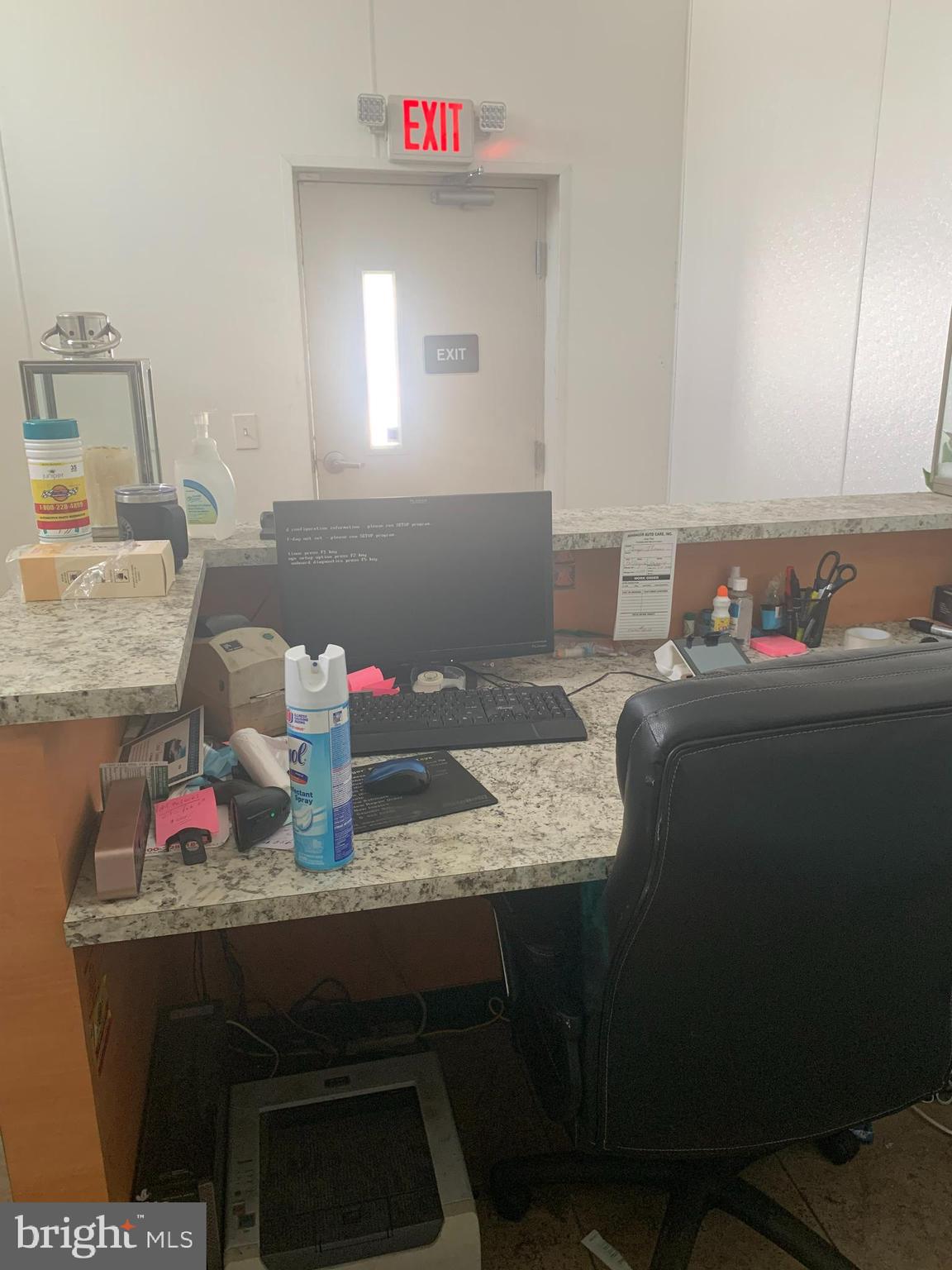 Main image without alt text