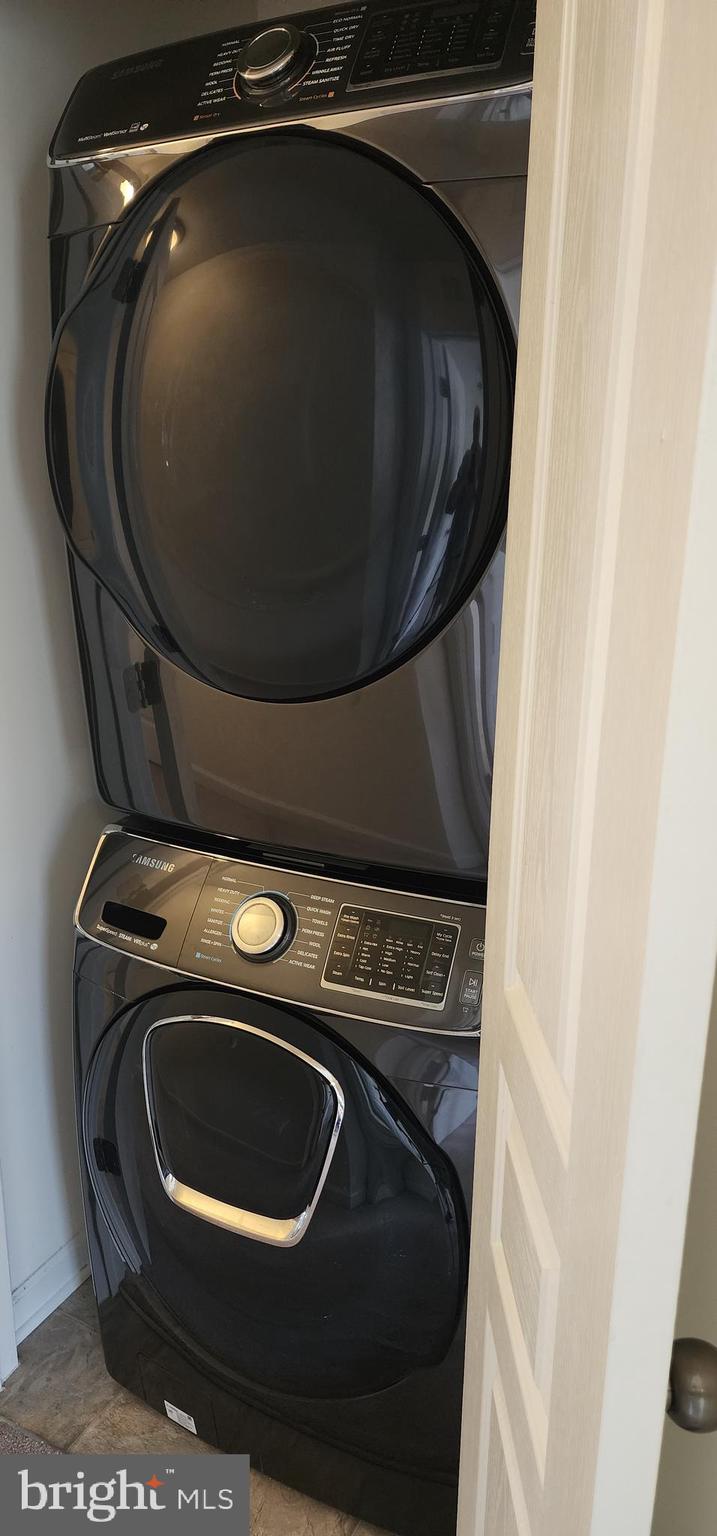 SHANNONS GLEN - Residential Lease