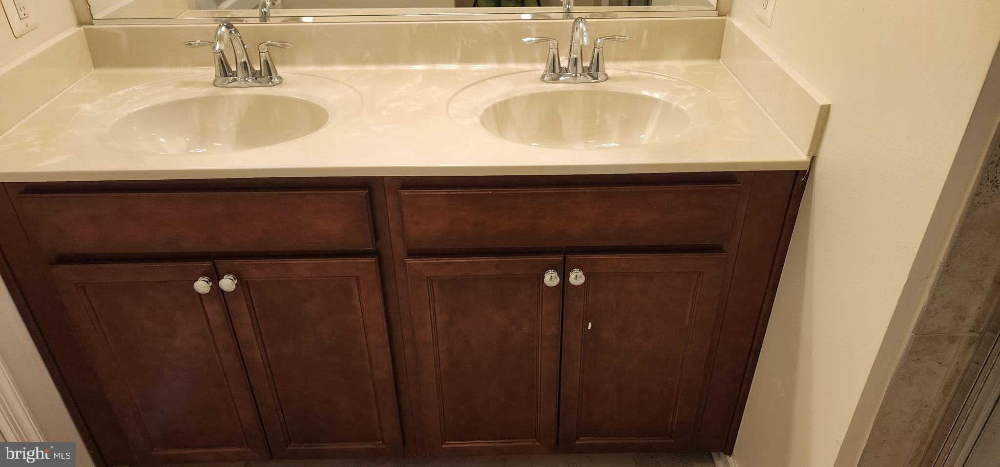 SHANNONS GLEN - Residential Lease