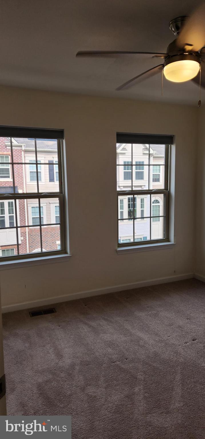 SHANNONS GLEN - Residential Lease