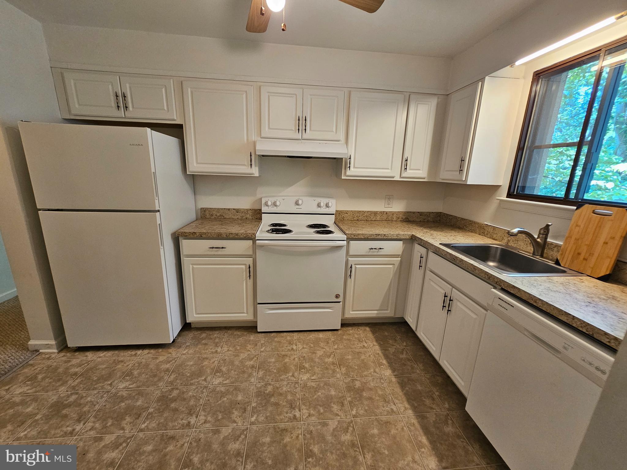 CANAL WOODS CM - Residential Lease