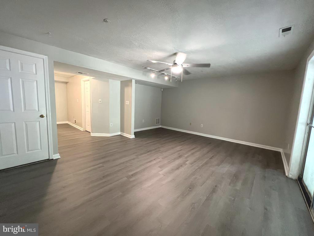 PIKESWOOD VILLAGE - Residential Lease