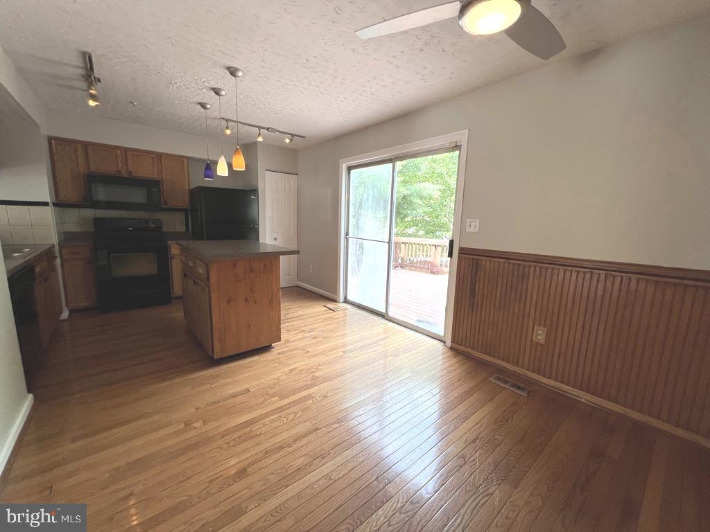 PIKESWOOD VILLAGE - Residential Lease