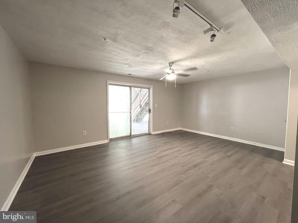 PIKESWOOD VILLAGE - Residential Lease