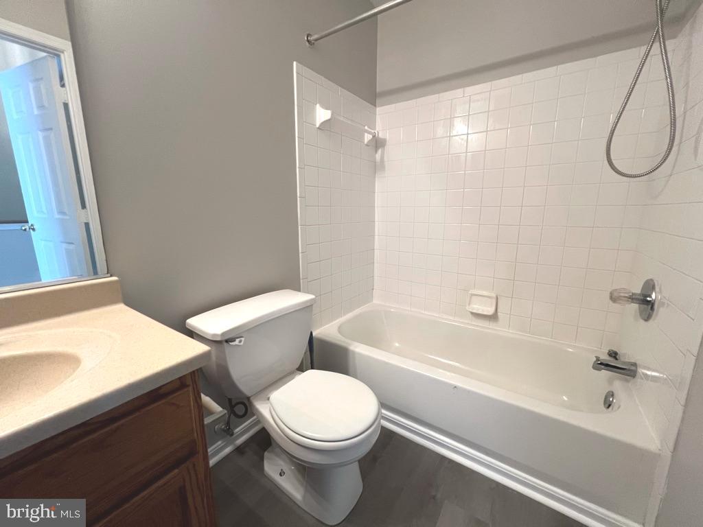 PIKESWOOD VILLAGE - Residential Lease