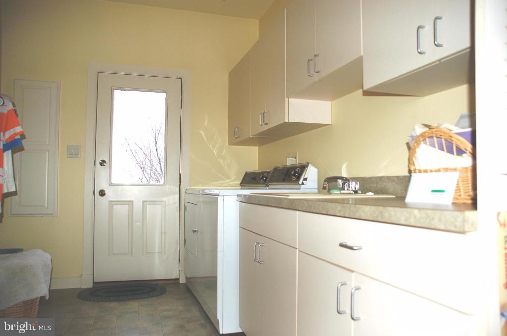 LAUXMONT FARMS - Residential