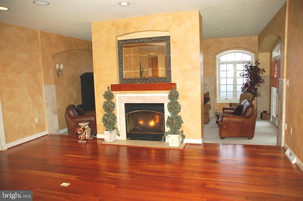 LAUXMONT FARMS - Residential
