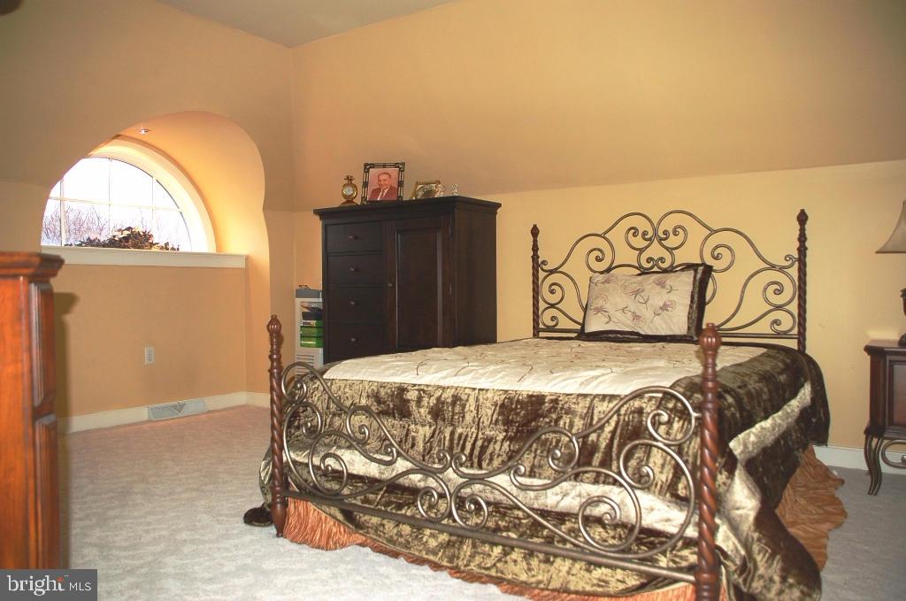 LAUXMONT FARMS - Residential