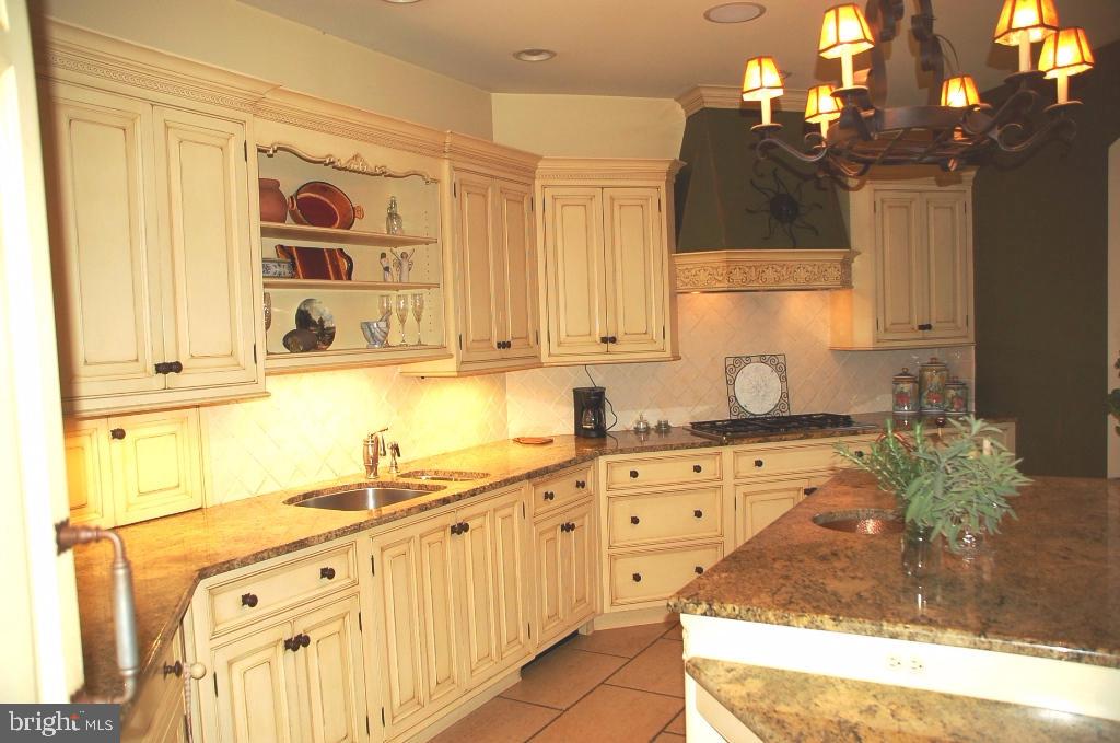 LAUXMONT FARMS - Residential