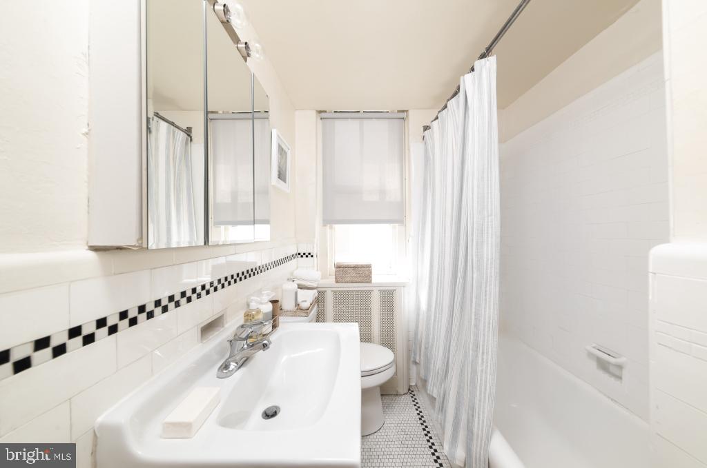 2100 WALNUT STREET 02 7G