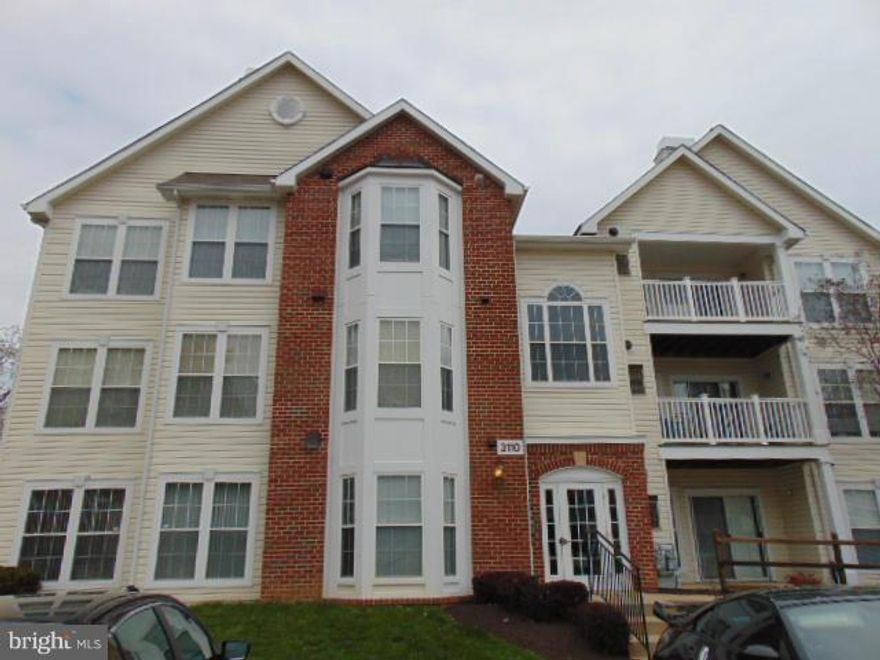 "A TREASURE OF A VIEW YOU WILL ENJOY EVERY DAY" You have  to see to appreciate the great view from this 2br 2ba condo that offers a great kitchen with separate eating area. Great top floor unit with plush carpeting, a cozy fire place, and warm gas heat heat, gas cooking, and gas hot water.  Come take a look, and bring your best offer to make this home your palace!