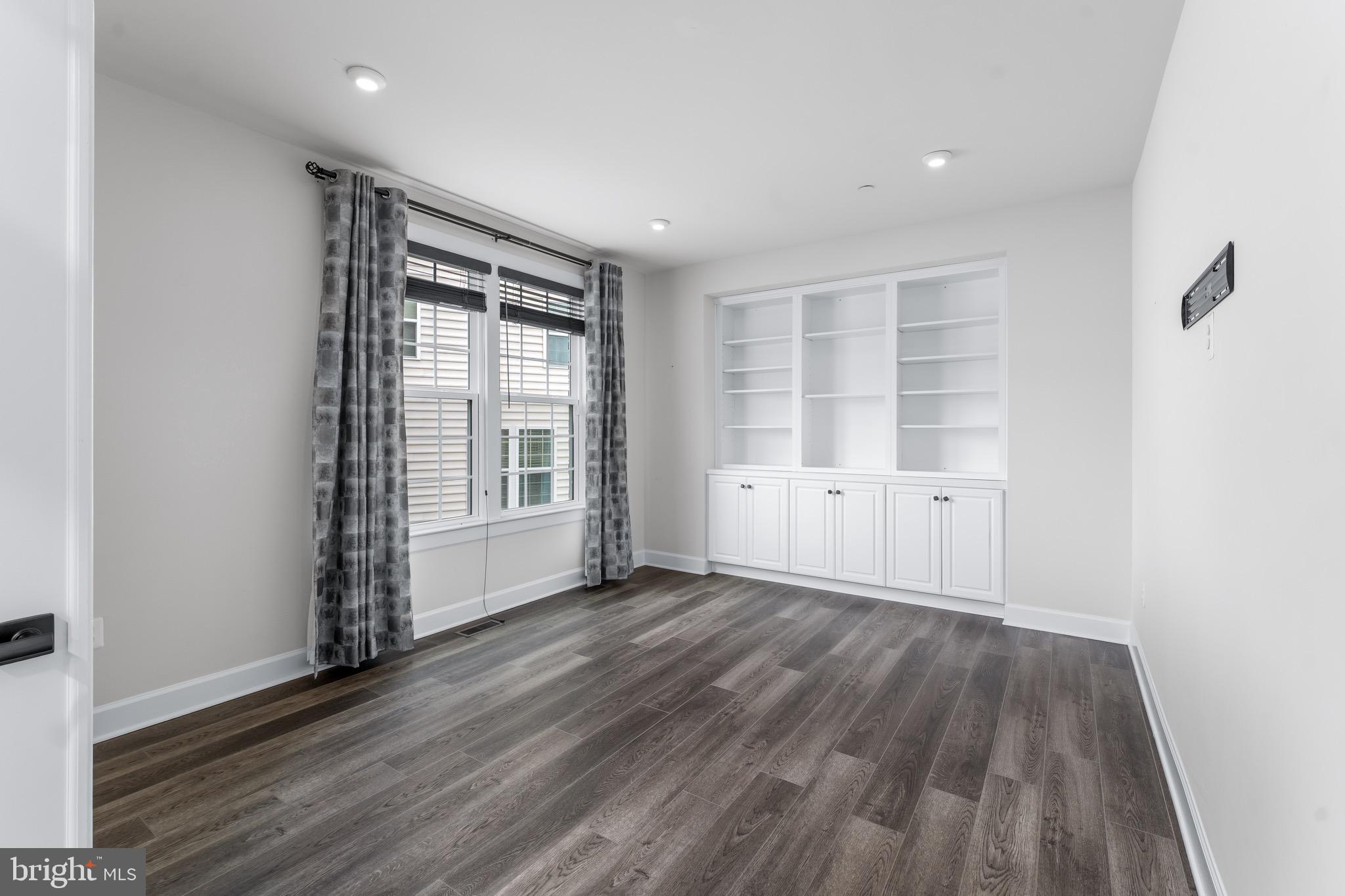 OAK CREEK CLUB - Residential