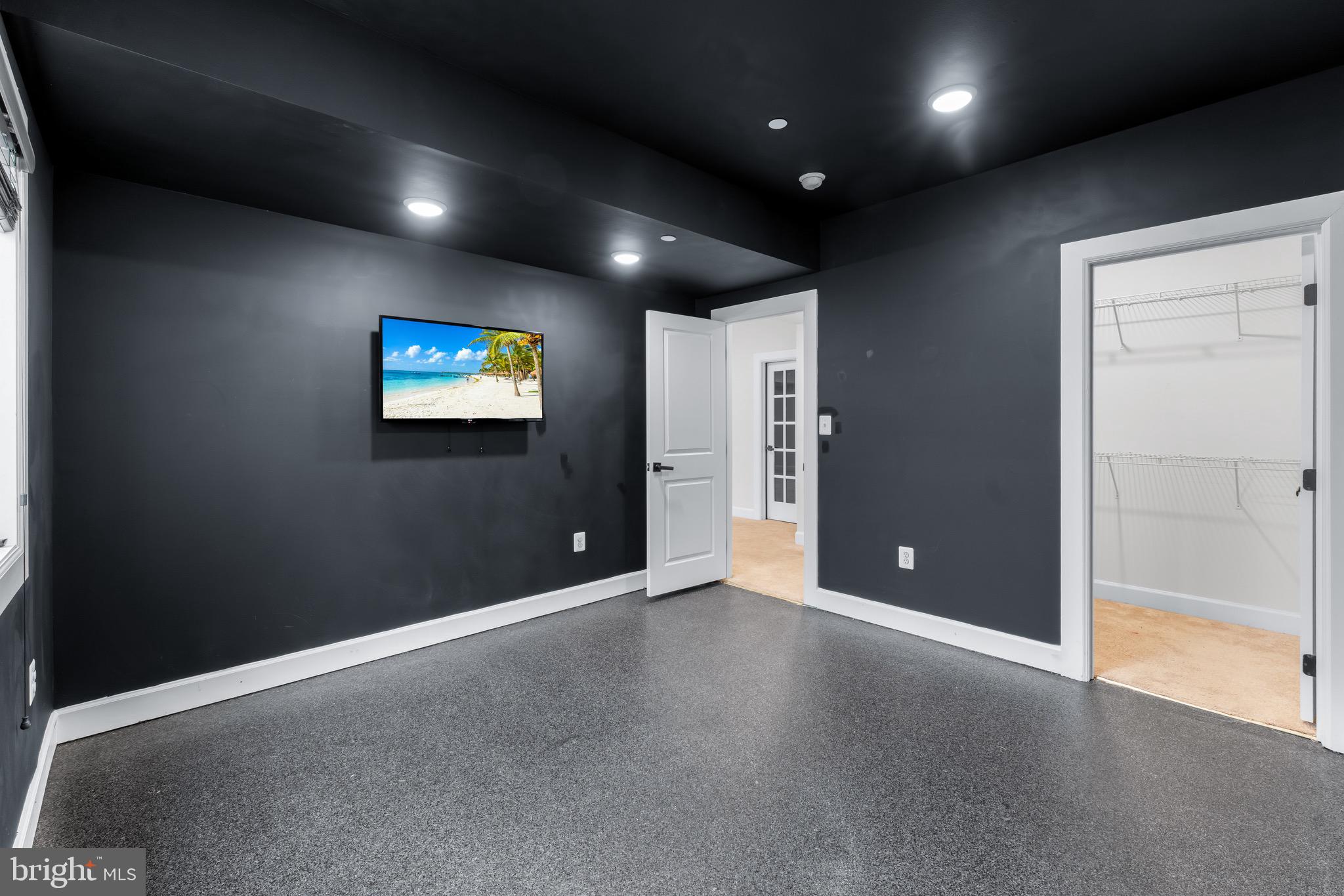 OAK CREEK CLUB - Residential